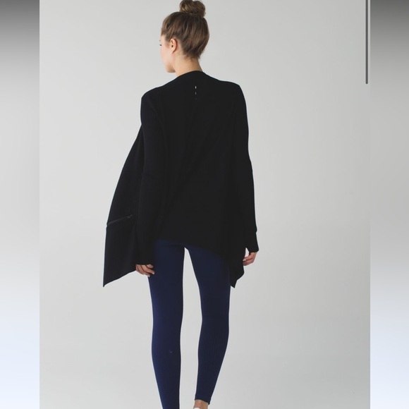 Lululemon Resolution Wrap - Picture 3 of 16